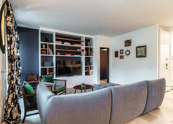 Blue - By Myhomeincomo Apartment *