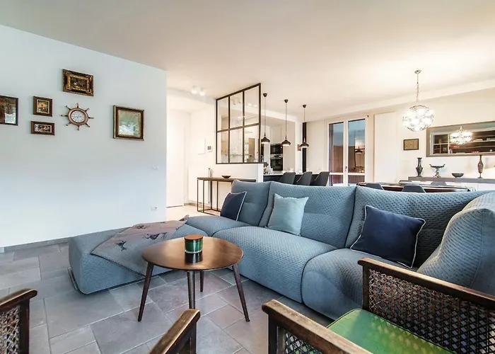 Blue - By Myhomeincomo * 파게토 라리오