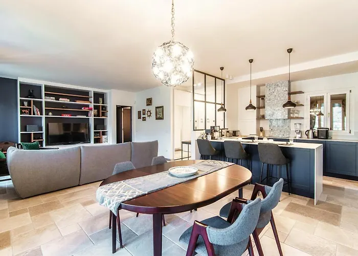 Apartament Blue - By Myhomeincomo