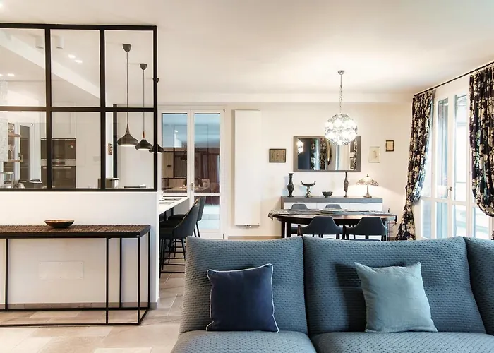 Blue - By Myhomeincomo *