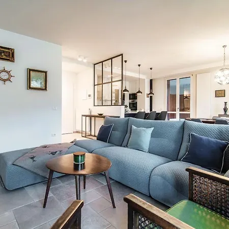 Blue - By Myhomeincomo * Faggeto Lario