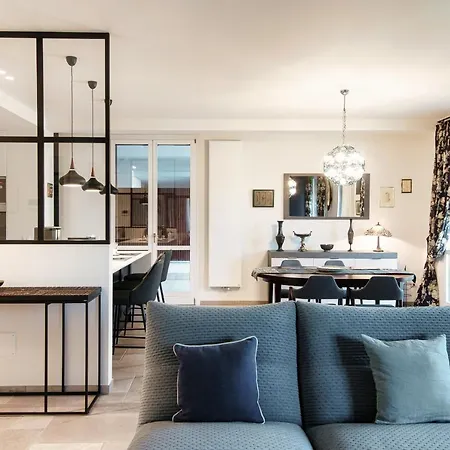 Blue - By Myhomeincomo *